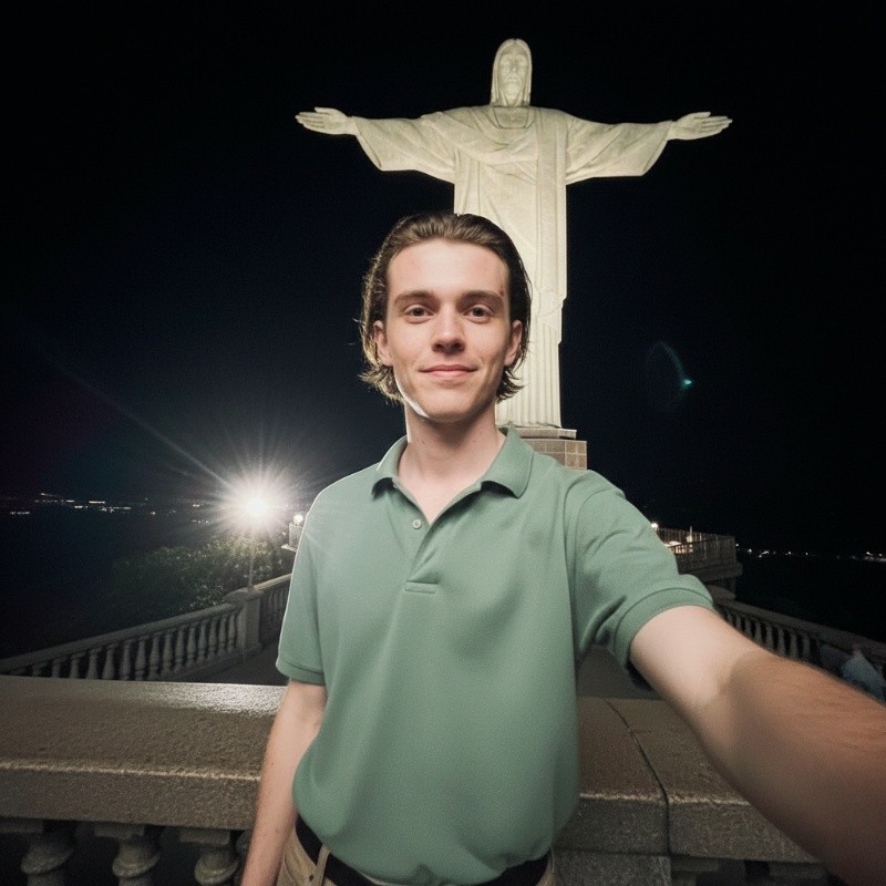 Selfie à noite no Cristo Redentor